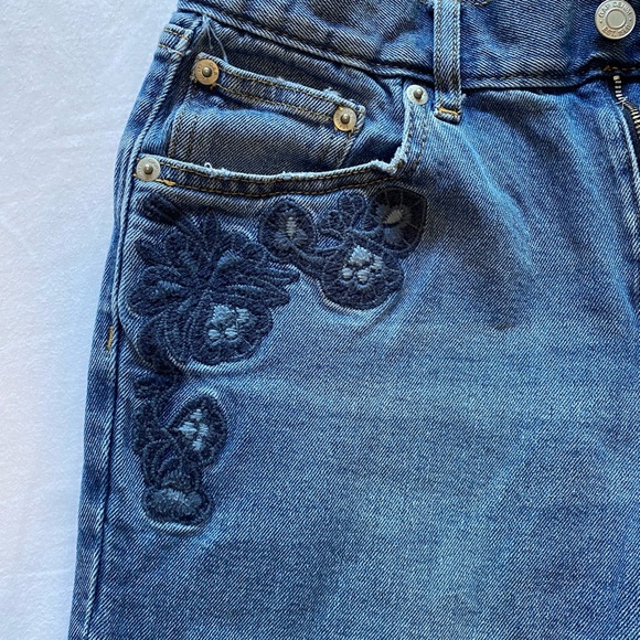 Women’s GAP Embroidered Girlfriend Jeans- Size 26 - Picture 5 of 8